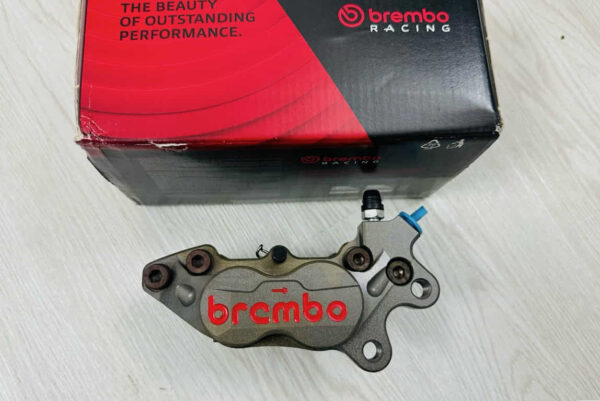 Brembo Billet 4PIS CNC - BREMBO BILLET 4 PIS PHAI MAU XAM SOCOLA